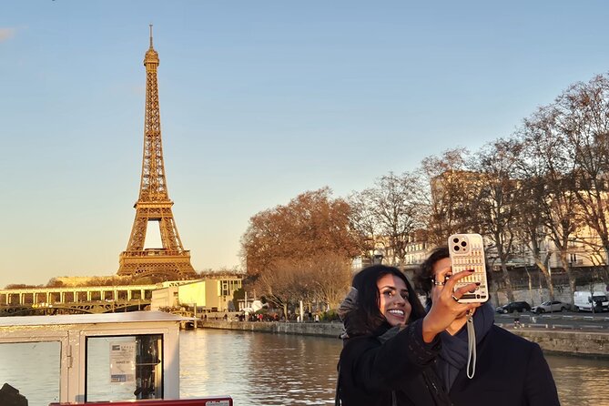 Paris Seine River Sightseeing Guided Cruise Vedettes du Pont Neuf - Pont Alexandre III and the grand western sights