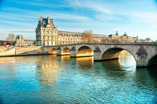 Paris Tour with Lunch at the Eiffel Tower and Seine River Cruise - Why the audio commentary matters