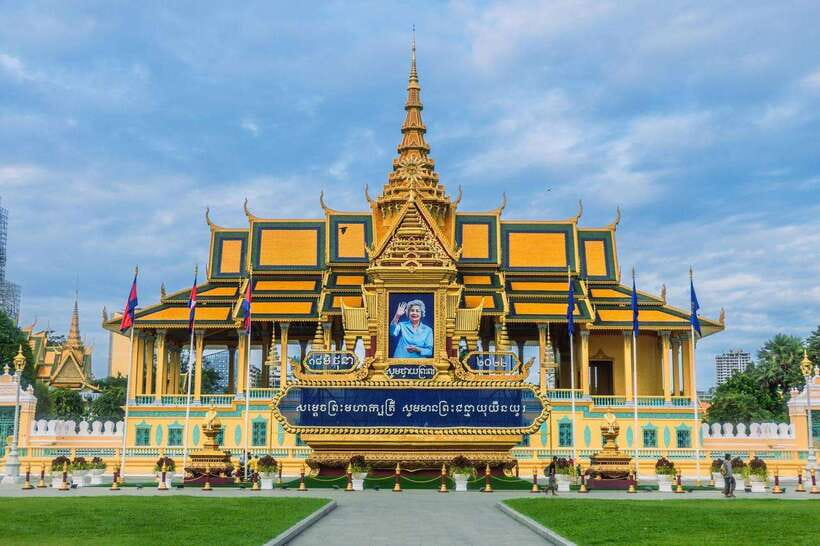 Phnom Penh: Mekong River Sunset Cruise with free flow drink - Key points at a glance