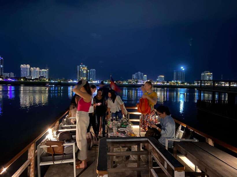 Phnom Penh: Mekong River Sunset Cruise with free flow drink - The return from the pier needs a plan