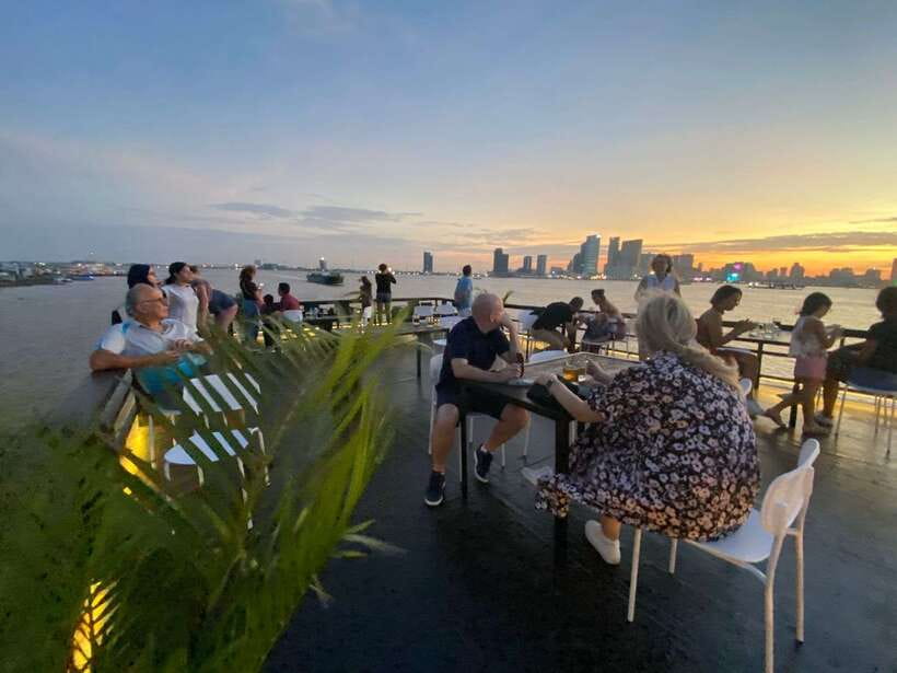 Phnom Penh: Mekong River Sunset Cruise with free flow drink - Sunset, music, and the shift to city lights