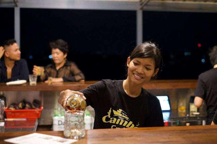 Phnom Penh: Mekong Sunset Dinner Cruise with Live Music - Pickup, meeting point, and boarding advice