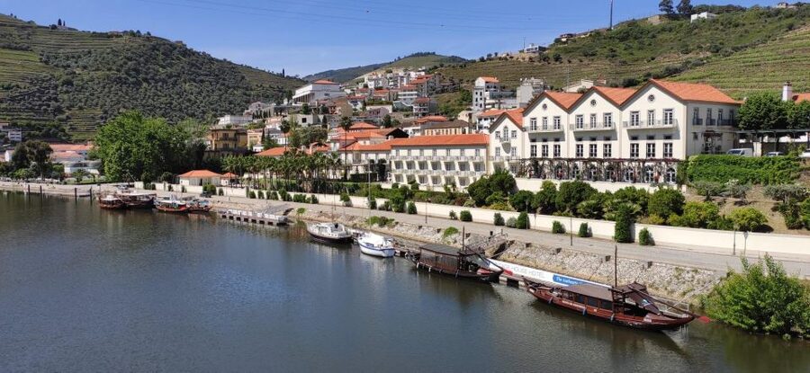 Pinhão: Douro River 50-min Boat Trip with Port Wine - Comfort on a small boat