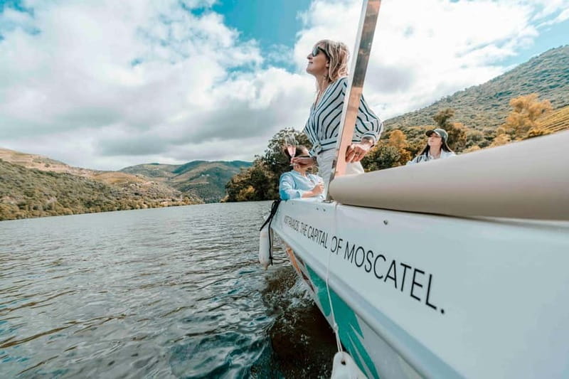 Pinhão: Douro River Solar Boat Tour with Wine Tasting - Should you book the Daurum Solar Boats tour?