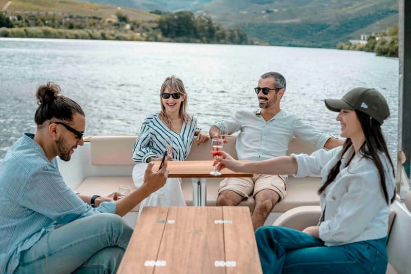 Pinhão: Douro River Solar Boat Tour with Wine Tasting - The views and the best time to take photos