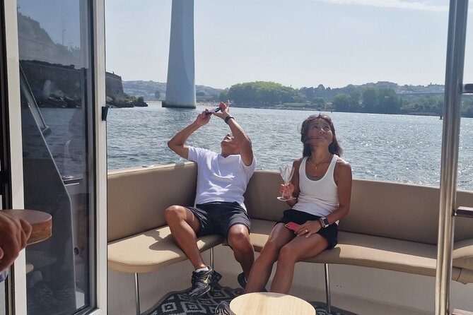 Port : 6 Bridges Cruise , Douro River with Sunset Option - What the boat is like onboard