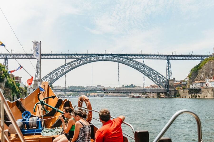 Porto: 6 Bridges Douro River Cruise - Boarding at Cais da Estiva