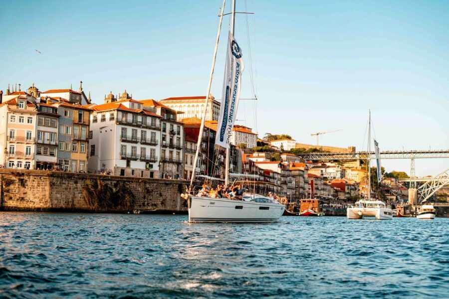 Porto: Daytime or Sunset Douro River Cruise With Port Wine - The first stretch toward Porto’s old center