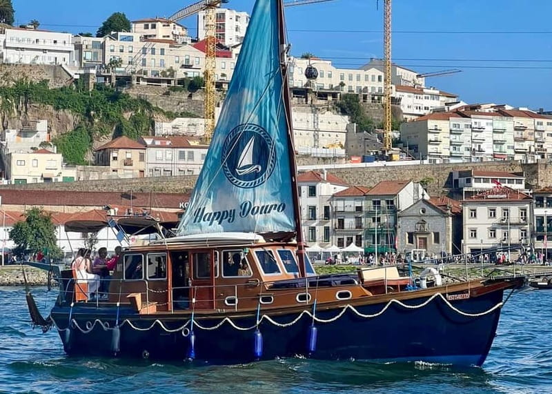 Porto: Douro Classic Boat Tour - The hammock, music, and welcome drink
