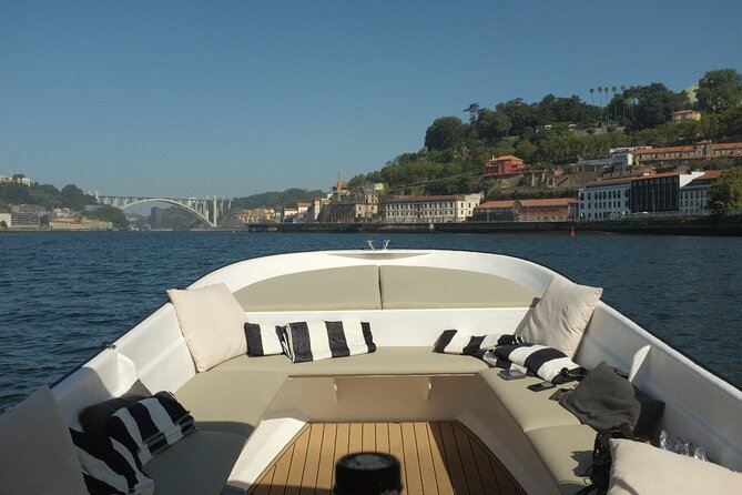 Porto: Douro River Boat Cruise with Port Wine and Snacks - The small-group atmosphere is the real advantage