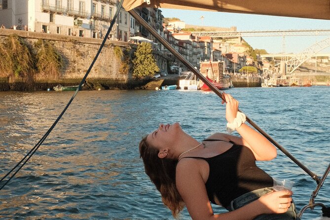 Porto: Douro River Boat Cruise with Port Wine and Snacks - Timing, weather, and the best light