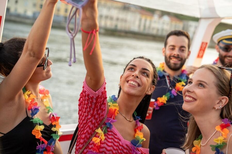 Porto: Douro River Party Boat with Sunset Option & 6 Bridges - Booking and timing tips for a smoother evening