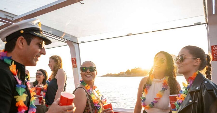 Porto: Douro River Party Boat with Sunset Option & 6 Bridges - What the sunset option adds
