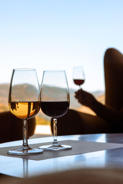 Porto: Douro Valley Full-Day Boat, Train, and Lunch Tour - Lunch among the Douro vineyards