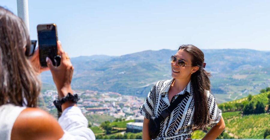 Porto: Douro Valley Tour with Lunch, Boat Cruise & Tastings - Régua gives you your first look at the Douro