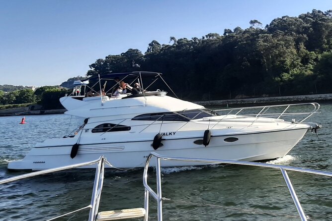 Porto: Luxury Yacht Cruise on the Douro River and Estuary Reserve - From Ponte da Arrábida to Ponte D. Luís