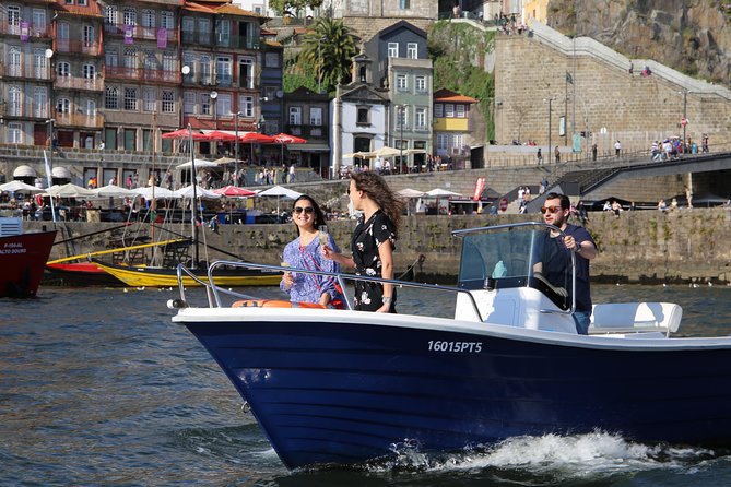 Porto: Private tour in the Douro (1 to 4 people) on a boat just for you - Freixo Marina is the starting point