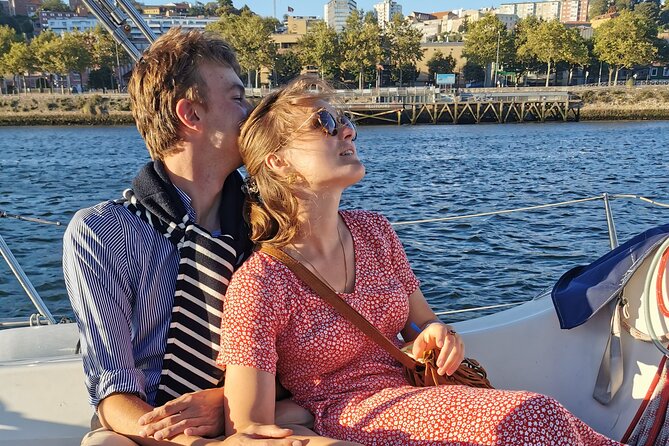 Porto: Sunset or Daytime, Charming Sailboat Cruise on the Douro River - Luís I Bridge and the Porto-Gaia gateway
