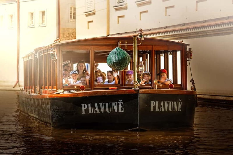 Prague: Canal Cruise Around Charles Bridge - The boat ride: what you see in 45 minutes