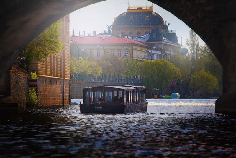 Prague: Canal Cruise Around Charles Bridge - Who should book this cruise?