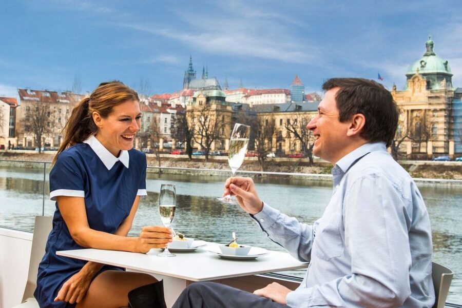 Prague: Evening Vltava River Eco Cruise with Prosecco - Why this short cruise works well in Prague