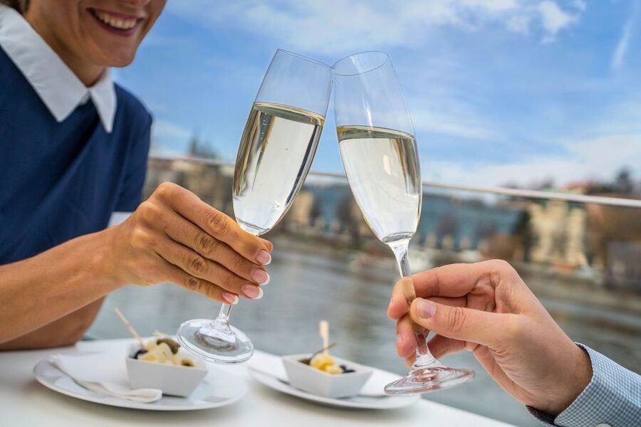 Prague: Evening Vltava River Eco Cruise with Prosecco - Who should book this Vltava cruise?