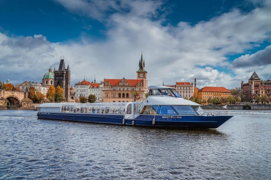 Prague: Evening Vltava River Eco Cruise with Prosecco - The fully electric ride along the Vltava