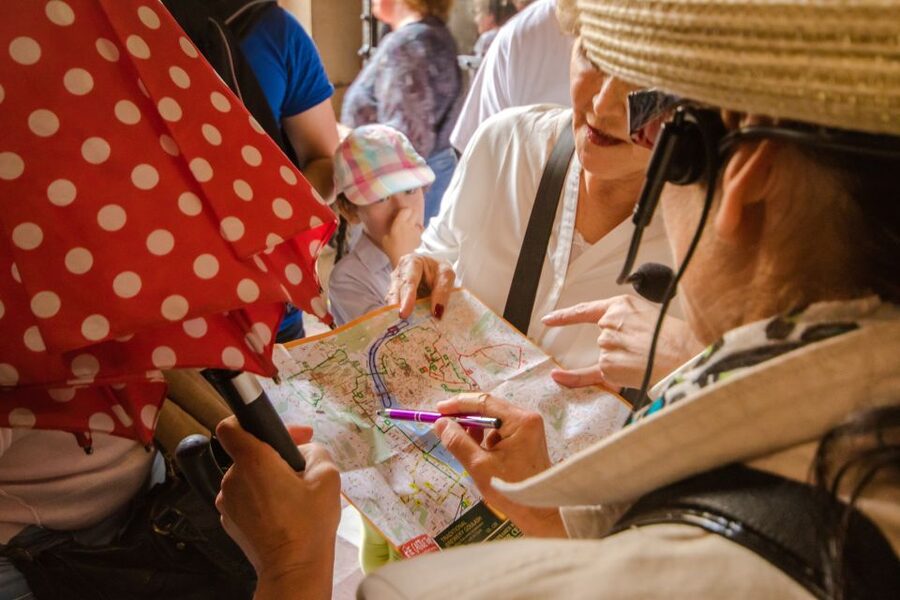 Prague: Guided Bus & Walking Tour with River Cruise & Lunch - Key points to know before booking