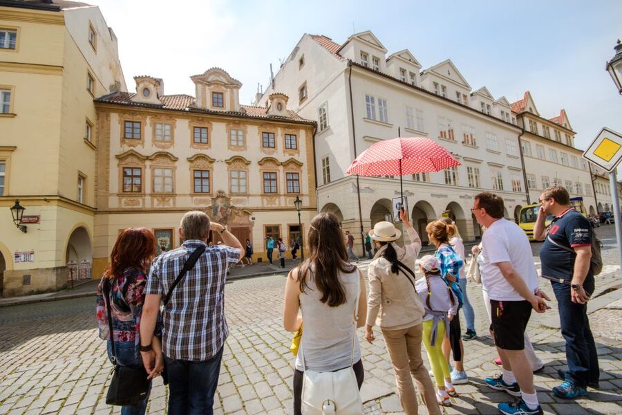 Prague: Guided Bus & Walking Tour with River Cruise & Lunch - A six-and-a-half-hour introduction to Prague