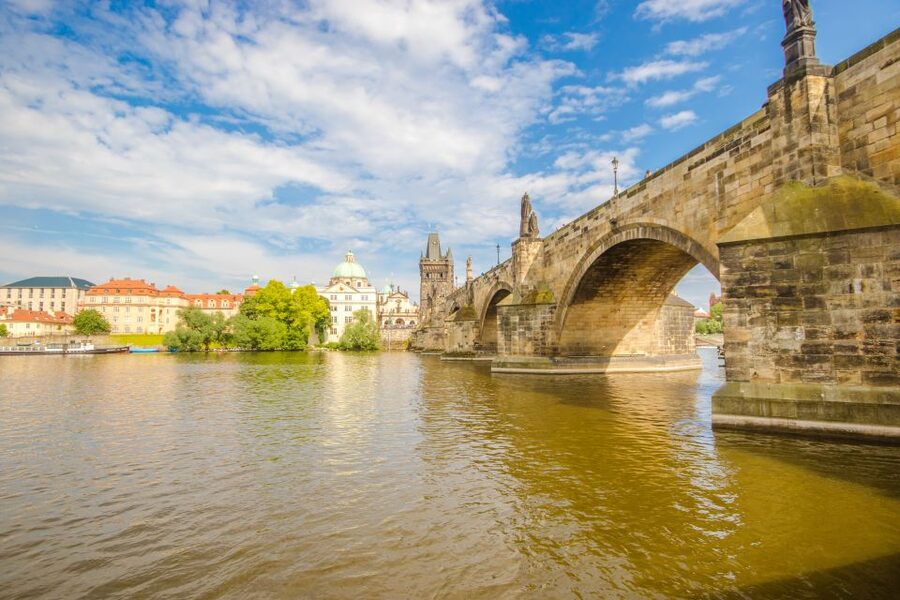 Prague: Guided Bus & Walking Tour with River Cruise & Lunch - Prague Castle and the long walk downhill