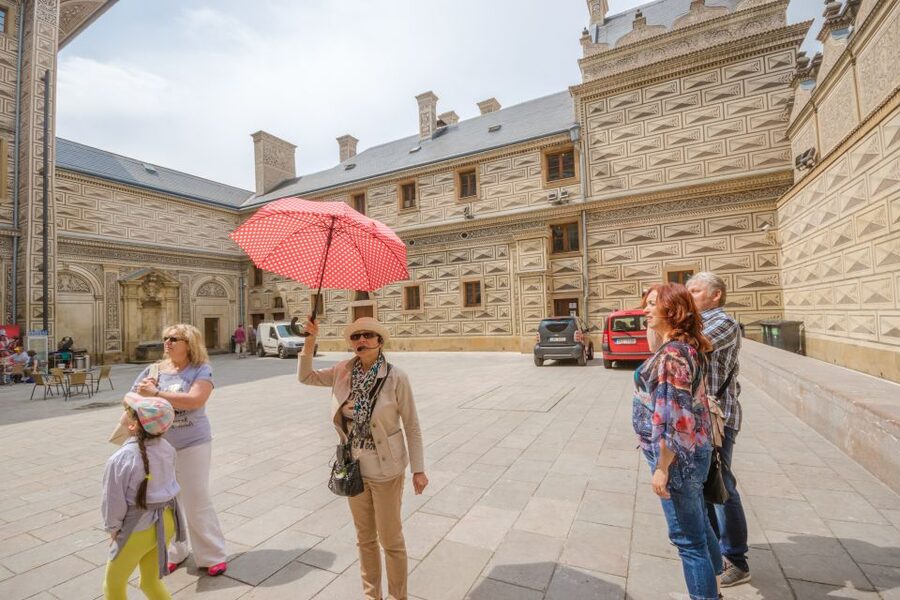 Prague: Guided Bus & Walking Tour with River Cruise & Lunch - Lunch and the two-hour Vltava cruise