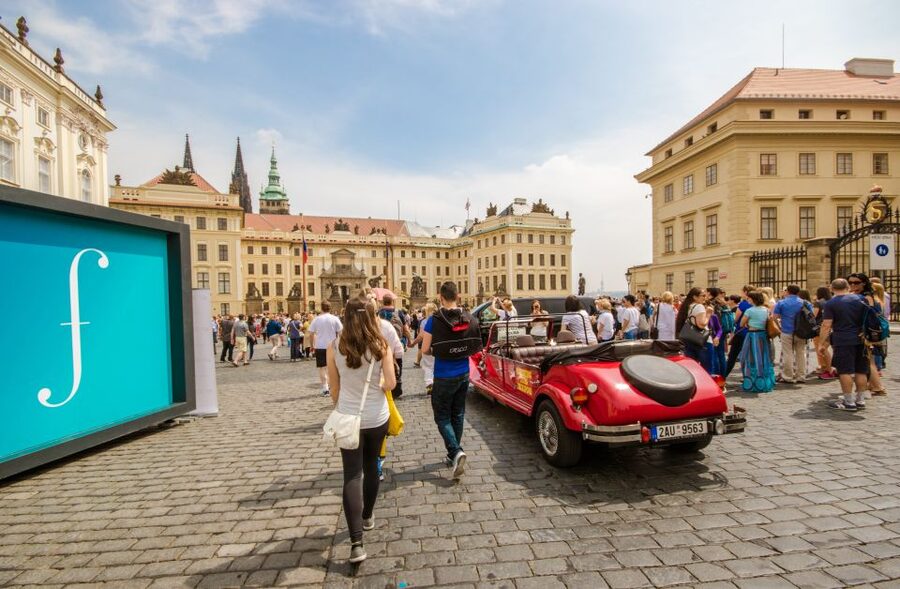 Prague: Guided Bus & Walking Tour with River Cruise & Lunch - Seasonal and language considerations
