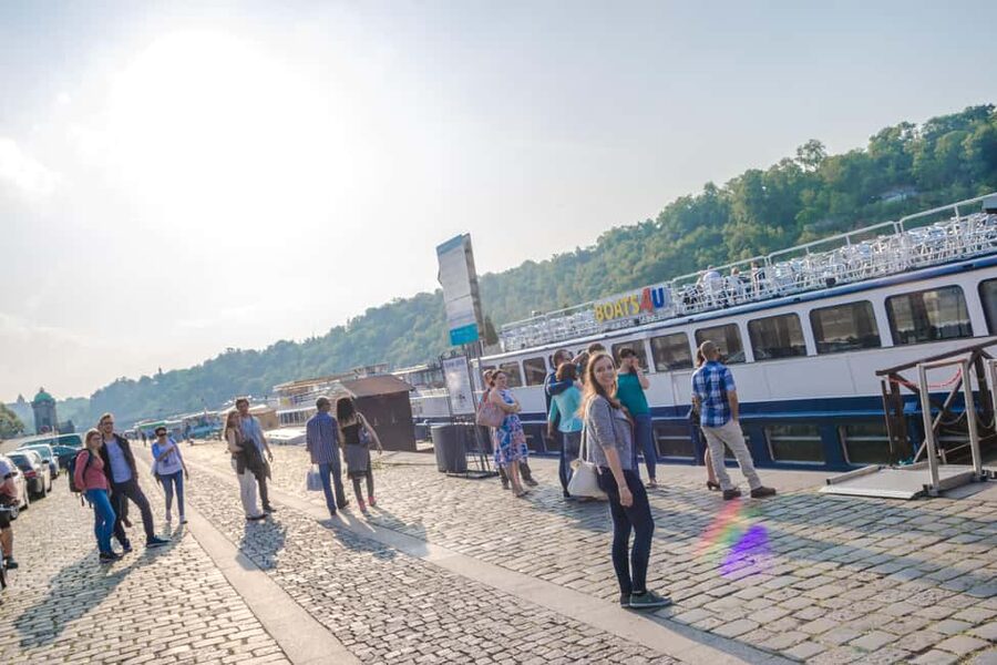 Prague: Panoramic Vltava River Cruise - Audio commentary and language choices