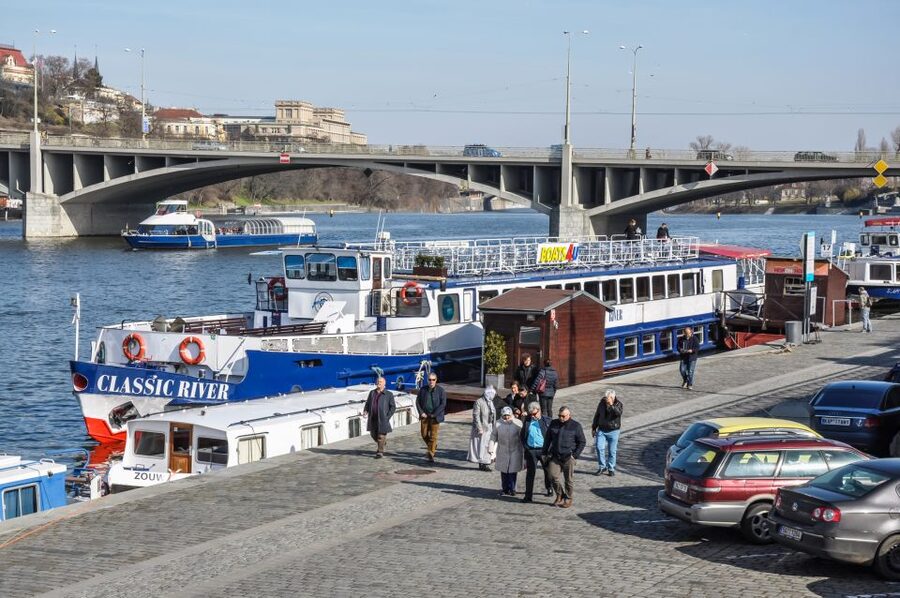 Prague: Panoramic Vltava River Cruise - Charles Bridge from below