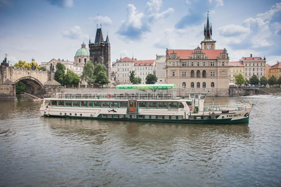 Prague: Vltava River Evening Dinner Cruise - What the 110-minute cruise really offers