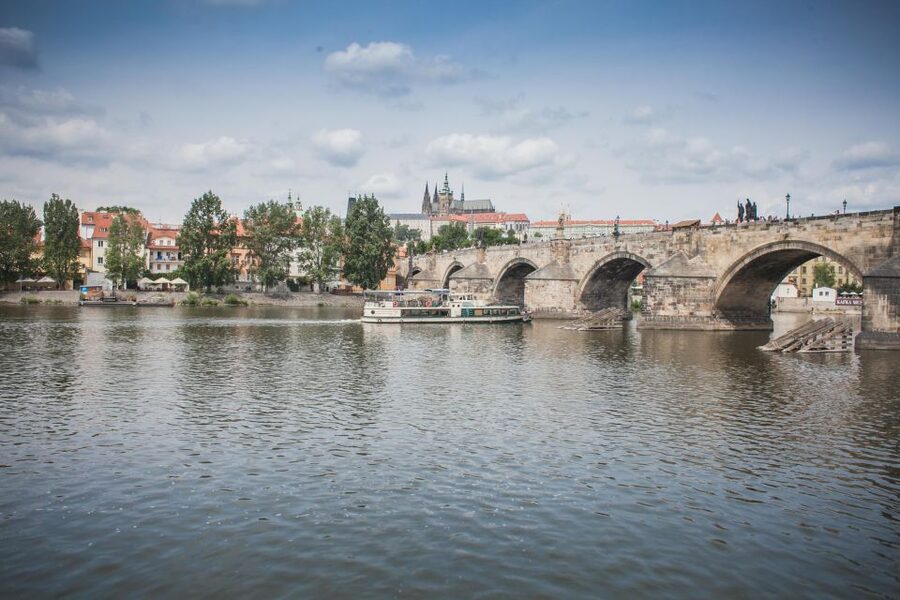 Prague: Vltava River Evening Dinner Cruise - Dancing House and New Town after dark