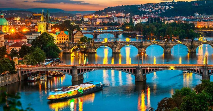 Prague: Vltava River Night Cruise with Buffet - Key points to know before booking