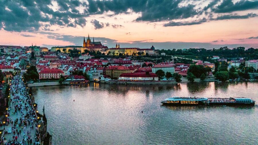Prague: Vltava River Night Cruise with Buffet - Live music and the evening atmosphere