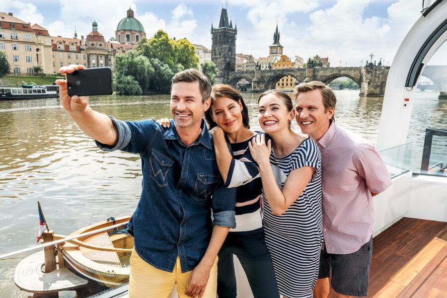 Prague: Vltava River Sightseeing Cruise - Drinks, food, and the onboard mood