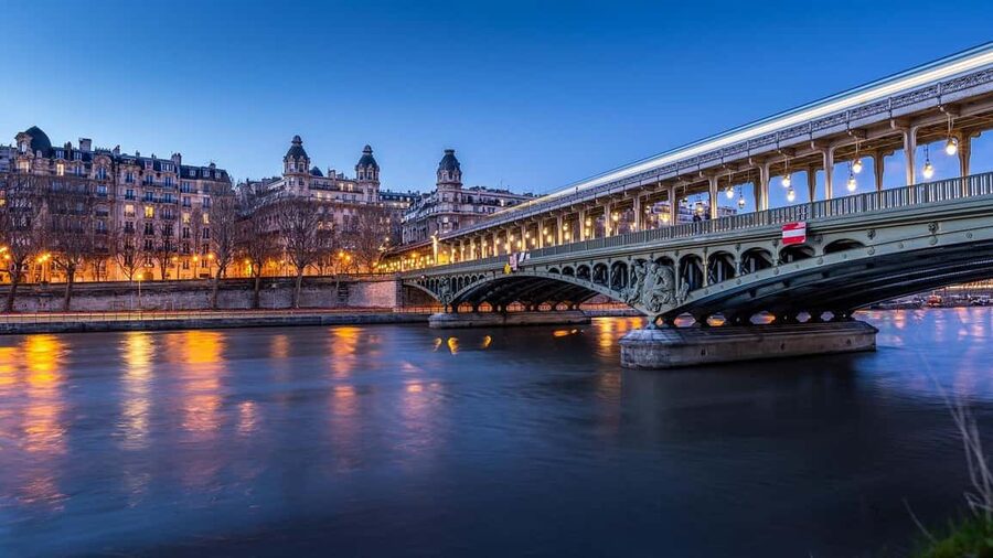 Private 5-Hour Paris Tour with Local Guide + Seine Cruise - Montmartre, Rue Lepic, and the Belle Époque