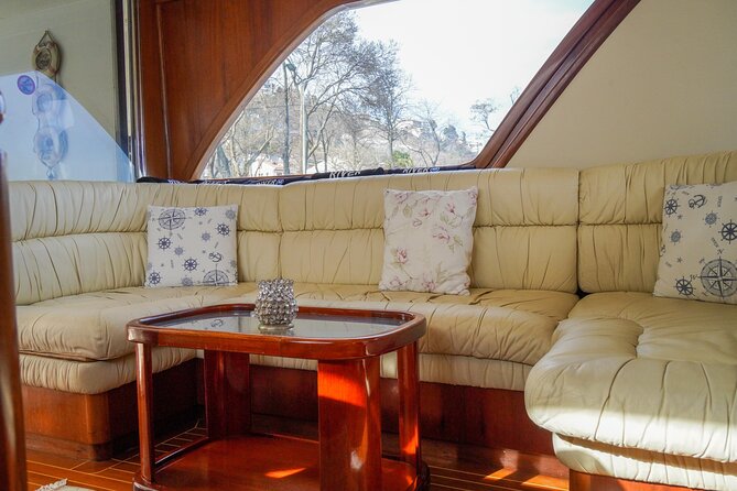 Private Yacht Cruise on Bosphorus - Beylerbeyi Palace Beneath the Bridge