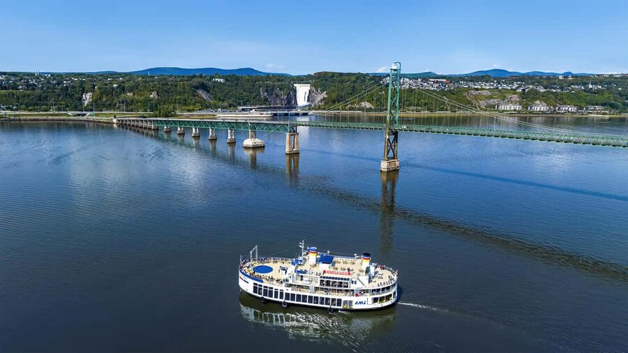 Québec City: Guided Sightseeing River Cruise - Sailing past Old Québec and Château Frontenac