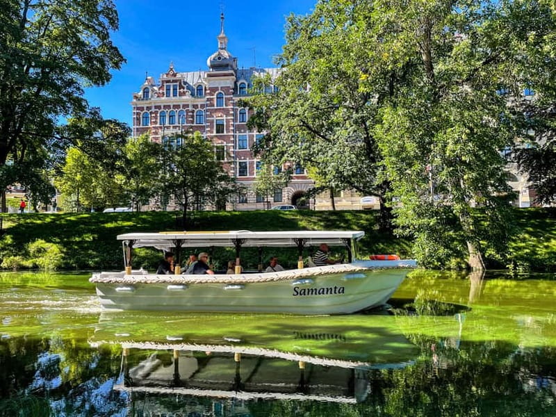 Riga: Canal Boat Sightseeing Tour With Audio guide - Kipsala’s wooden houses and the Freeport