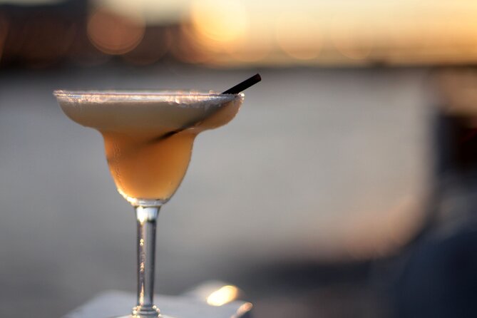 River Thames Evening Cruise with Sparkling wine and Canapés - Canapés, sparkling wine, and live music
