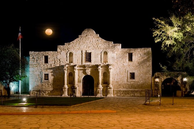 San Antonio Premium Night Driving Tour with Riverwalk Boat Cruise - Why this night tour works well in San Antonio