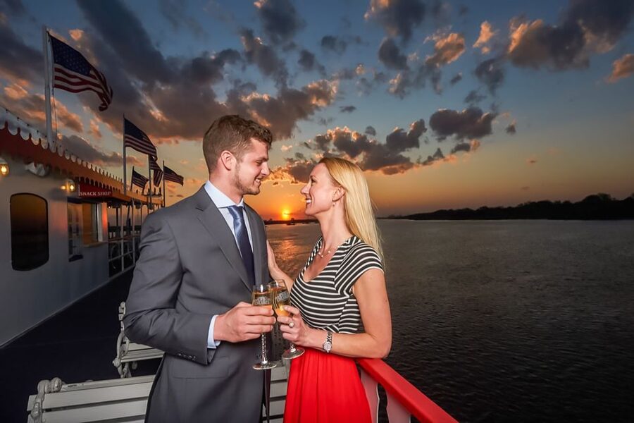 Savannah: Riverboat Sunset Cruise - Music, dancing, and the party atmosphere
