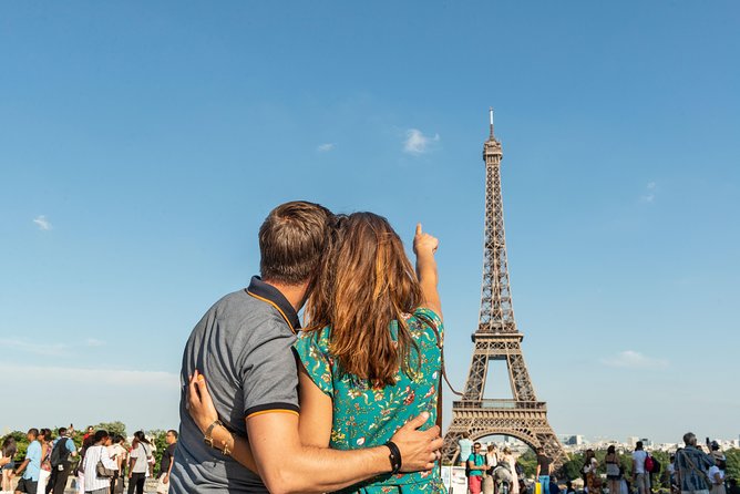Seine Dinner Cruise, Eiffel Tower Access and Moulin Rouge Show - The bus ride to Montmartre