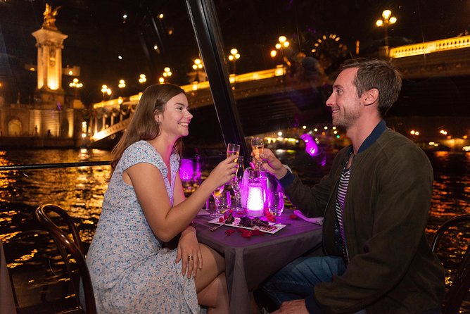 Seine Dinner Cruise, Eiffel Tower Access and Moulin Rouge Show - Dress code and practical comfort