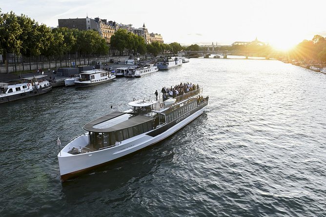 Seine River Guided Cruise by Vedettes de Paris - Choosing your seat and the best time to go