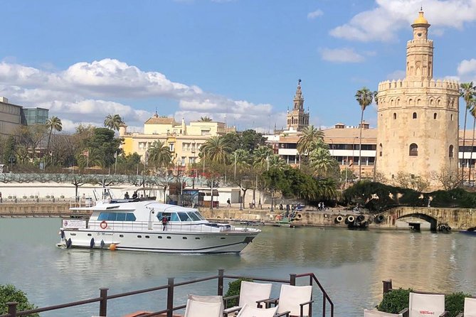Seville: Cruise along the Guadalquivir River with appetizer - Reading the river route from the water